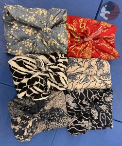 Hakama geknoopt in Furoshiki
